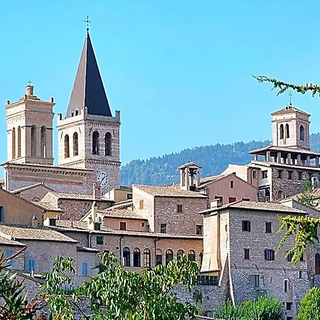 In Umbria With Panoramic Views מלון