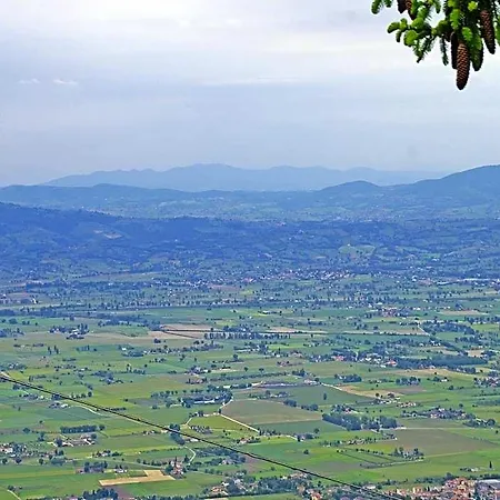מלון In Umbria With Panoramic Views ספלו